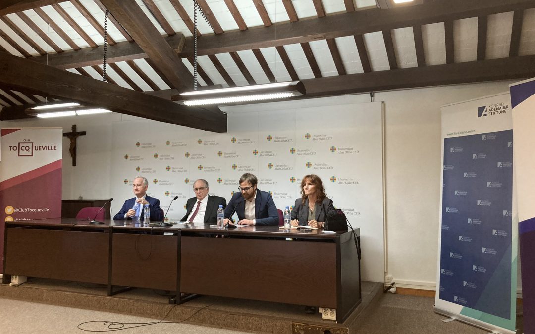 Diálogo “Economía abierta e intereses nacionales” con Juan Tugores, María Blanco y Juan Corona